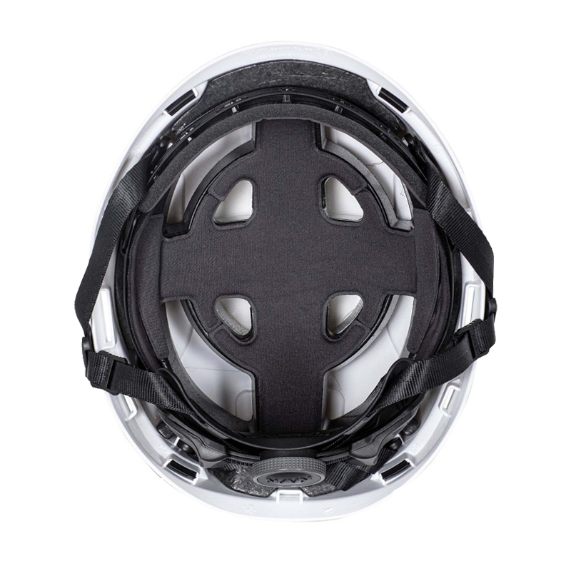 Innenansicht des Kask ZENITH-X PL Kletterhelms EN 12492 mit schwarzer Innenpolsterung, Belüftungsöffnungen und Gurtsystem