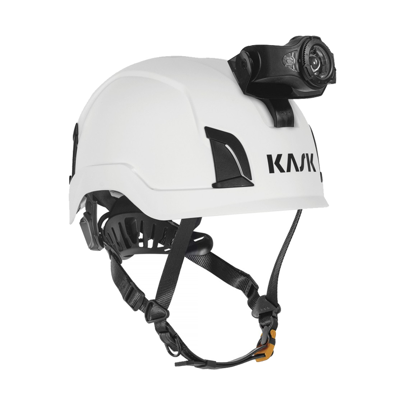 KASK KL-3 HEAD LAMP Stirnlampe mit Bluetooth, montiert auf weißem KASK Industriehelm, robuste Helmleuchte für professionelle Einsätze mit IP54 und 7 Funktionen