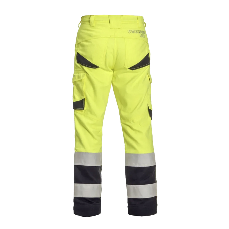 Rückansicht einer HydroWear Warnschutzhose in Gelb und Schwarz mit seitlichen Taschen und breiten Reflexstreifen an den Beinen