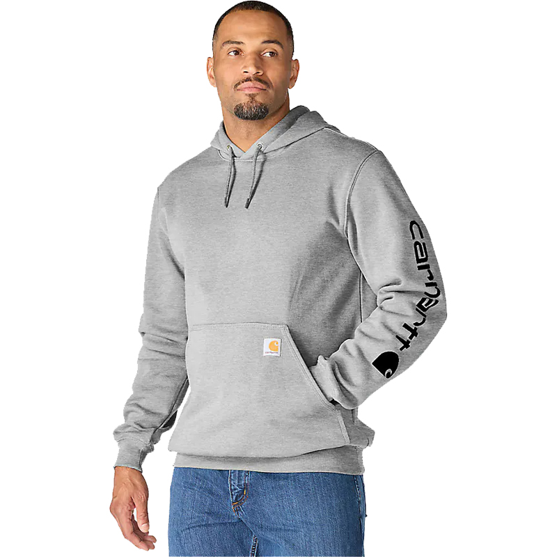 Mann trägt den Carhartt K288 Iconic Hoodie mit Schriftzug am Arm in Grau, Loose Fit, mit Kapuze und Kängurutasche