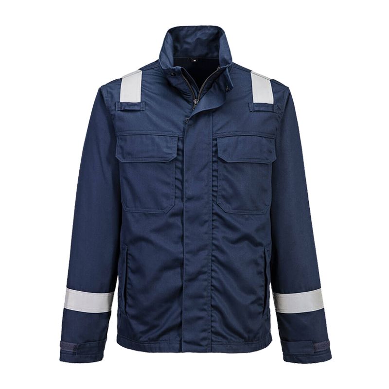 PortWest Arbeitsjacke in Dunkelblau mit Reflexstreifen an Schultern und Ärmeln, Frontansicht mit Stehkragen und Brusttaschen