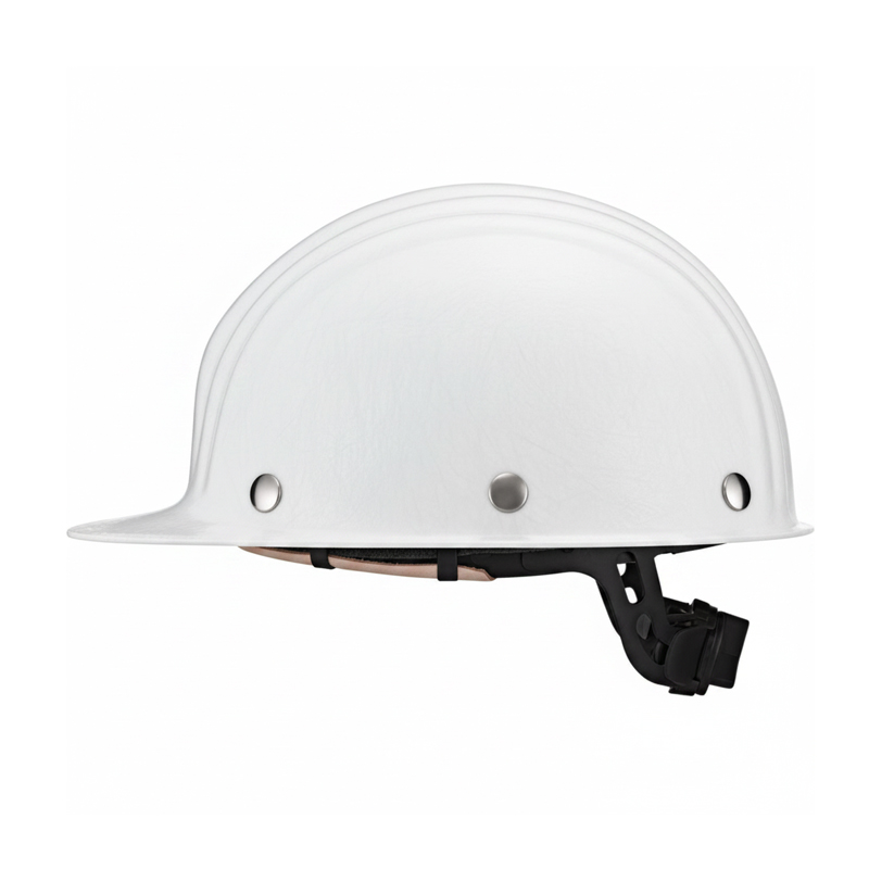 Seitenansicht eines weißen Schuberth Schutzhelms mit Kinnriemen und klassischer Form, ideal für Arbeitsschutz und Sicherheit.