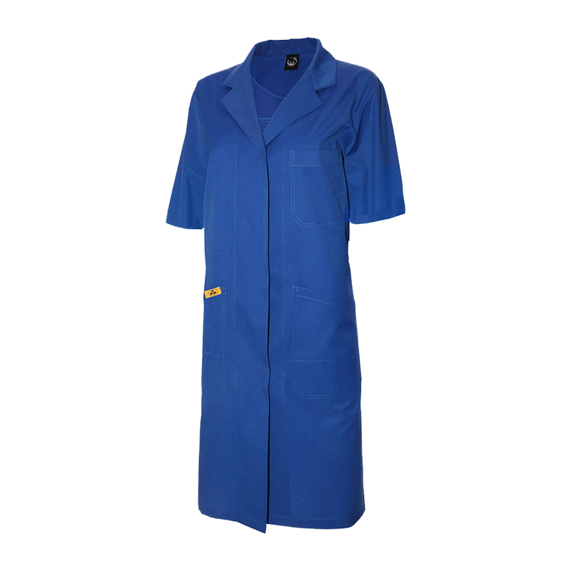 Blauer kurzärmeliger ESD Damenmantel von Mimoza für Produktschutz in EPA-Bereichen 10⁵ bis 10⁸, ESD-Schutzkleidung nach EN 61340