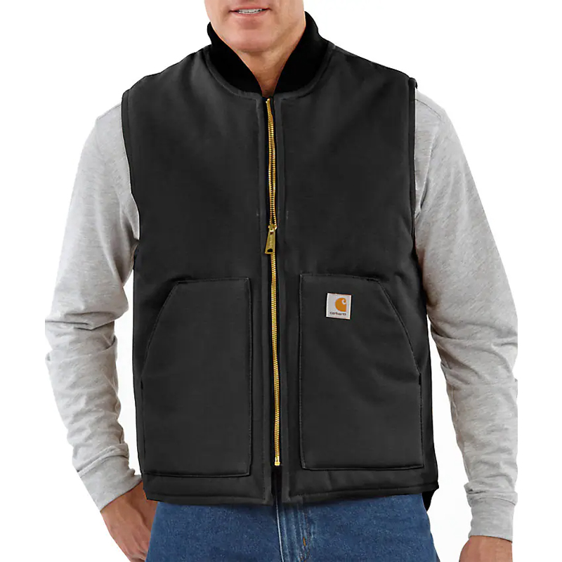 Herren tragen Carhartt 106676 V01 Iconic Thermo Weste aus festem Duck Material in Schwarz, Frontansicht mit Reißverschluss und Fronttaschen