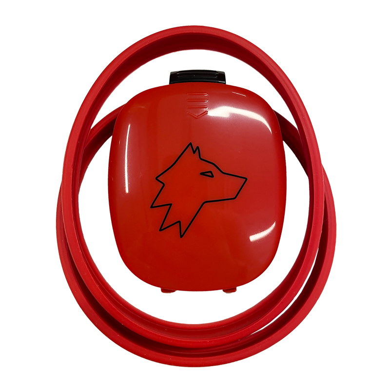 Rote Gehörschutzkapseln von Wolf Protection mit rotem Kopfbügel und Wolf-Logo, frontale Produktansicht auf weißem Hintergrund