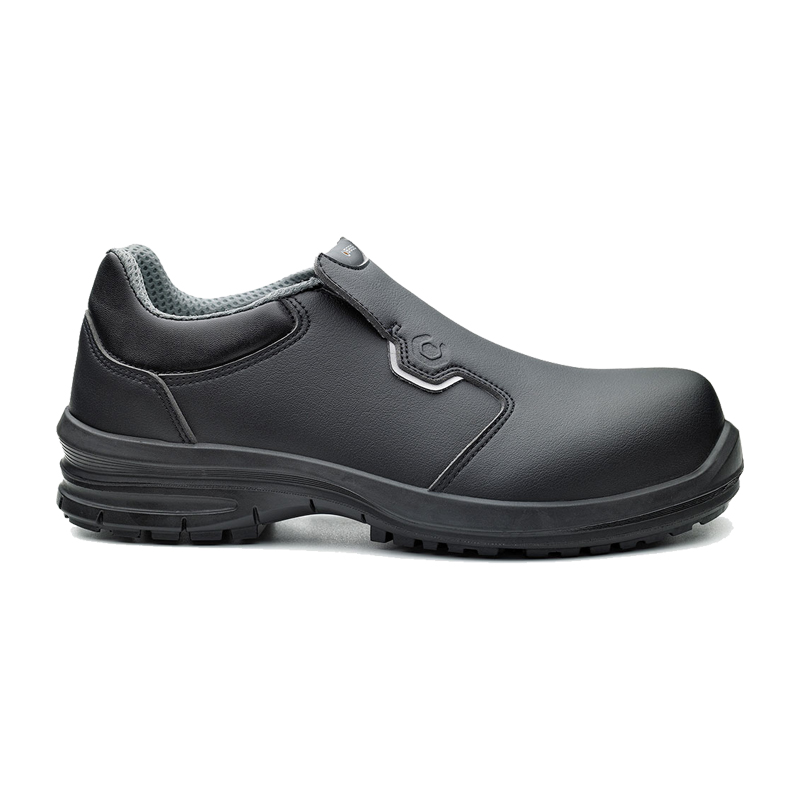 Seitliche Ansicht des BASE Kuma Black Hygiene S2 Sicherheitsschuhs B0962B in Schwarz, metallfrei, wasserabweisend und für hygienische Arbeitsbereiche geeignet