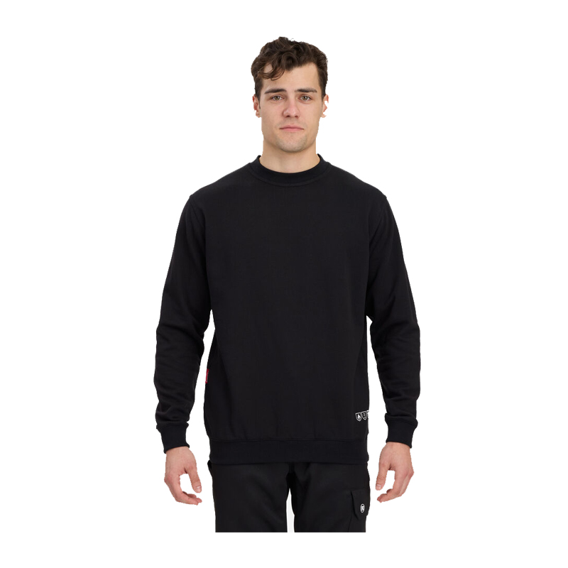 Mann trägt Engel Safety+ 8255-286 flammhemmendes inhärentes Sweatshirt 4 kA APC1 in Schwarz, langarmige Frontansicht für Arbeit und Schutz