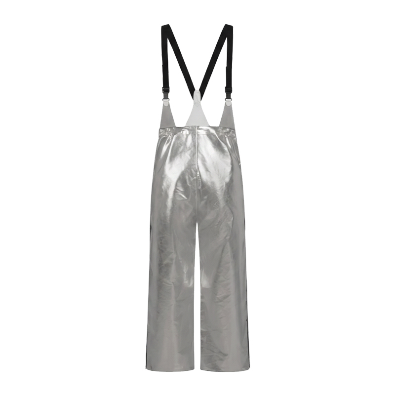 Silberne Schutz-Latzhose mit schwarzen Hosenträgern von HB Protective Wear, robuste Arbeits- und Schutzbekleidung für den professionellen Einsatz