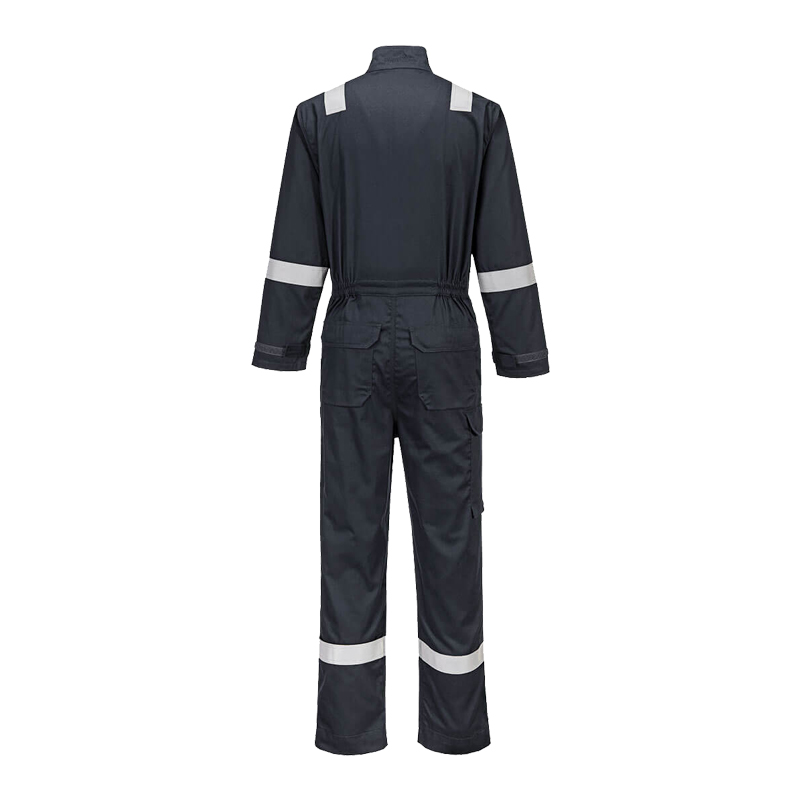 Rückansicht eines dunkelblauen PortWest Arbeitsoveralls mit langen Ärmeln, Taschen und silbernen Reflexstreifen an Schultern, Armen und Beinen