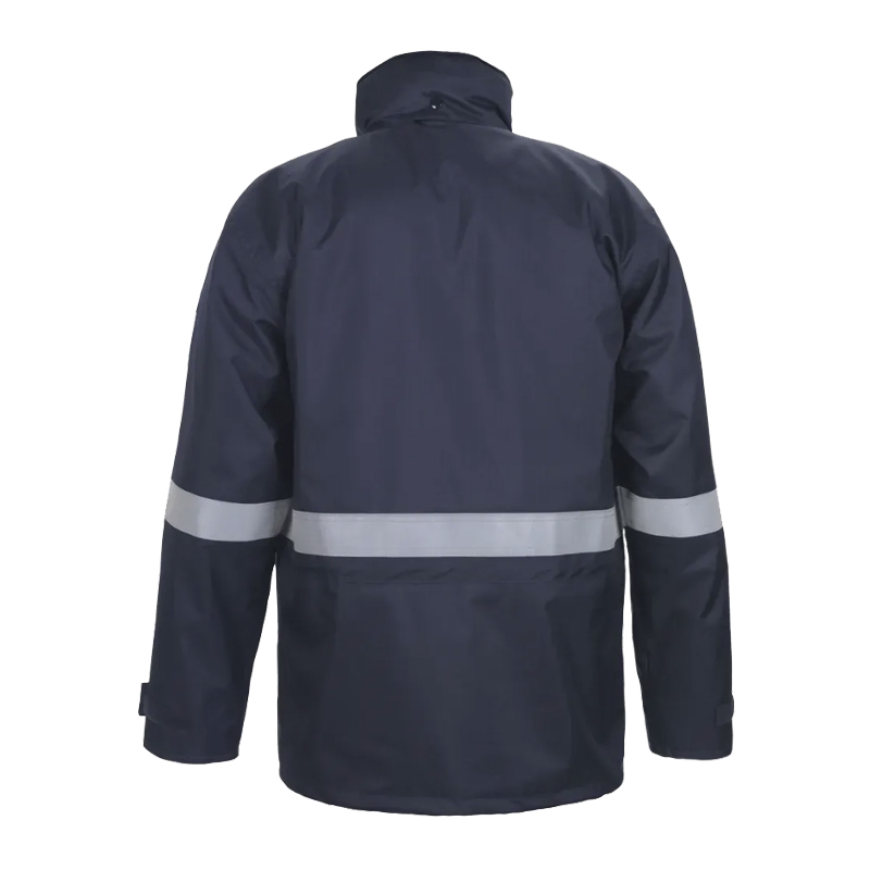 Rückansicht einer dunkelblauen HydroWear Jacke mit silbernen Reflexstreifen an Ärmeln und Rücken