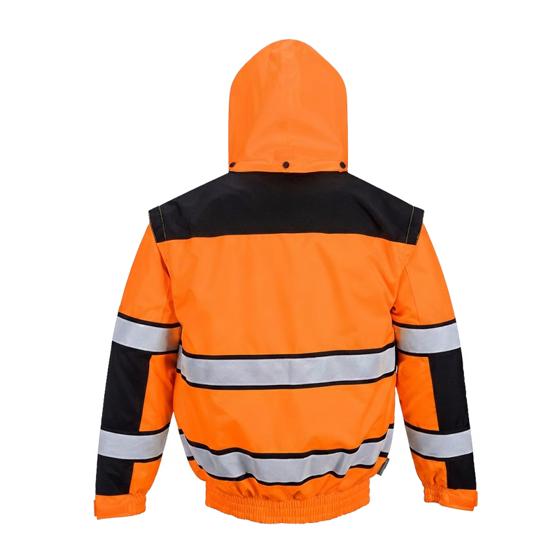Rückansicht einer PortWest Warnschutzjacke in Orange/Schwarz mit Kapuze und reflektierenden Streifen an Rücken und Ärmeln