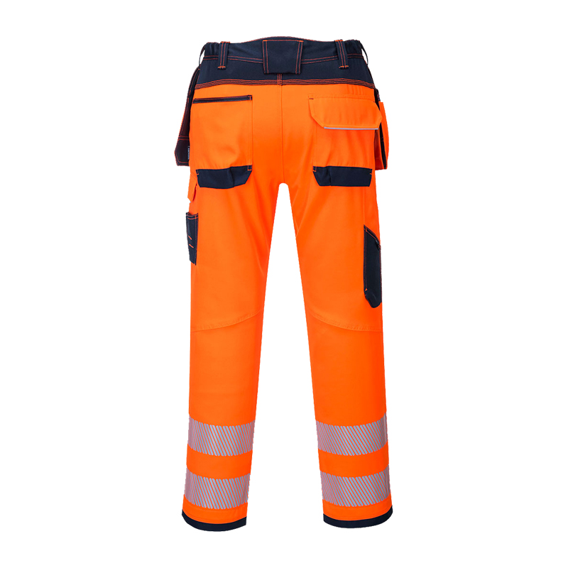 Rückansicht einer orangefarbenen PortWest Warnschutzhose mit Kontrastdetails, Gesäßtaschen und reflektierenden Streifen am Bein