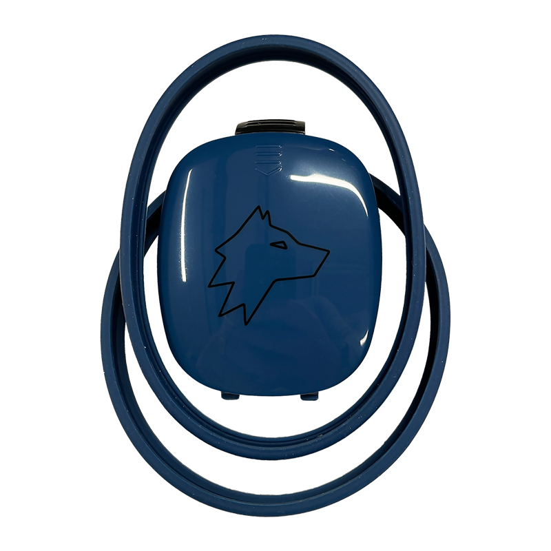 Blaue Trinkblase mit Trinkschlauch von Wolf Protection, frontale Produktansicht für Outdoor und taktische Ausrüstung