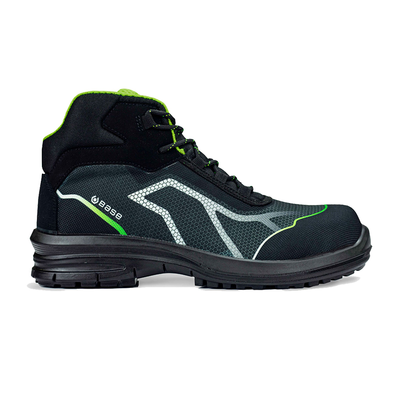 BASE Oren Top S3 Sicherheitsstiefel B0979, schwarzer und grauer Arbeitsstiefel mit grünen Details, wasserabweisendem Tech-Gewebe und robuster Sohle in seitlicher Ansicht