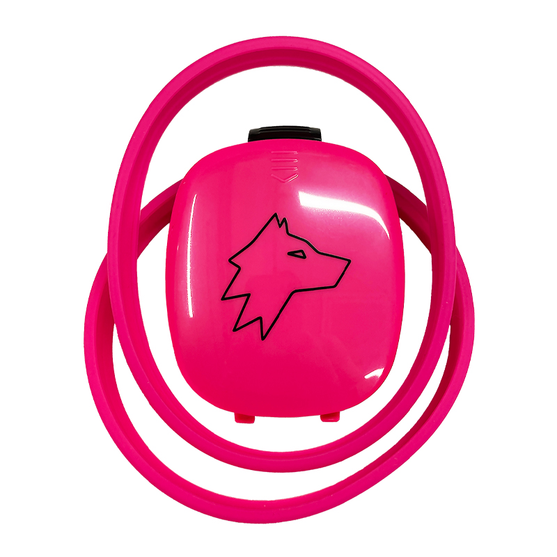 Pinke Wolf Protection Hundepfeife mit Wolf-Logo und pinkem Umhängeband, freigestellte Produktaufnahme vor weißem Hintergrund