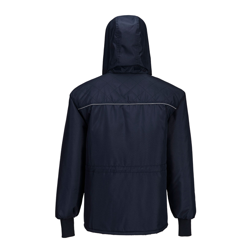 Rückansicht einer dunkelblauen PortWest Jacke mit Kapuze, gestepptem Schulterbereich und reflektierender Paspel