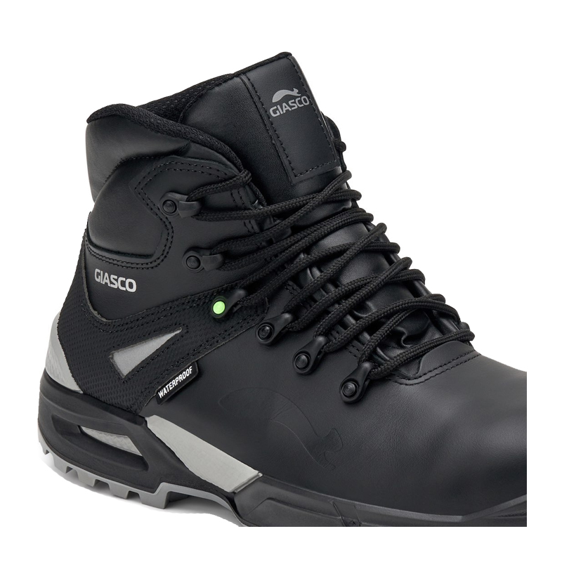 Schwarzer, knöchelhoher Giasco 3Ultra Gold Sicherheitsstiefel S7S mit wasserdichter Membran, robuster 3ULTRA-Sohle und extra stabilem Schutz für anspruchsvolle Arbeitsumgebungen