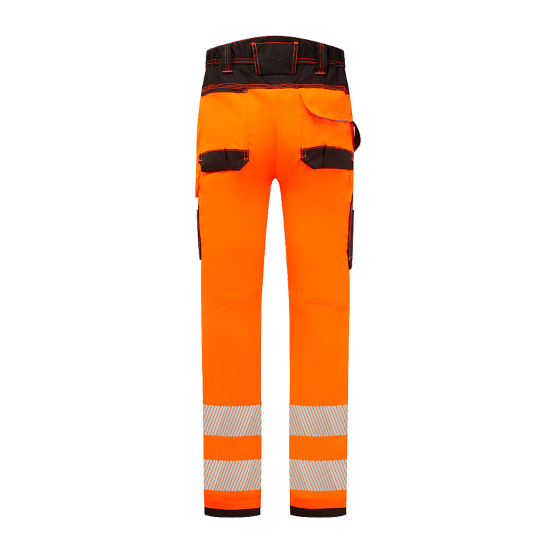 Rückansicht einer PortWest Warnschutzhose in Orange-Schwarz mit Reflexstreifen und Gesäßtaschen für Arbeits- und Sicherheitsbekleidung