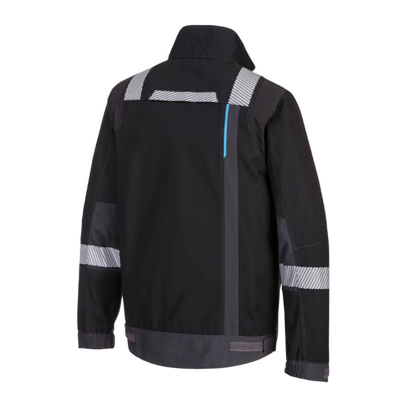 Schwarze Arbeitsjacke in Rückansicht mit reflektierenden Streifen an Schultern und Ärmeln sowie blauem Akzent