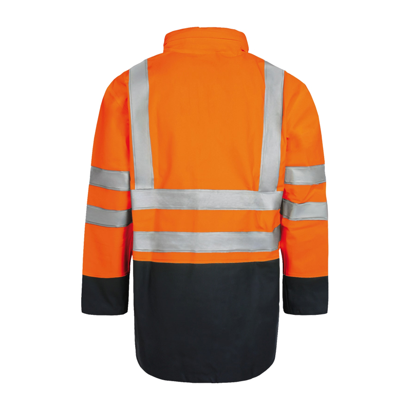 Rückansicht einer Lyngsøe Warnschutzjacke in Orange und Schwarz mit silbernen Reflexstreifen an Rücken und Ärmeln