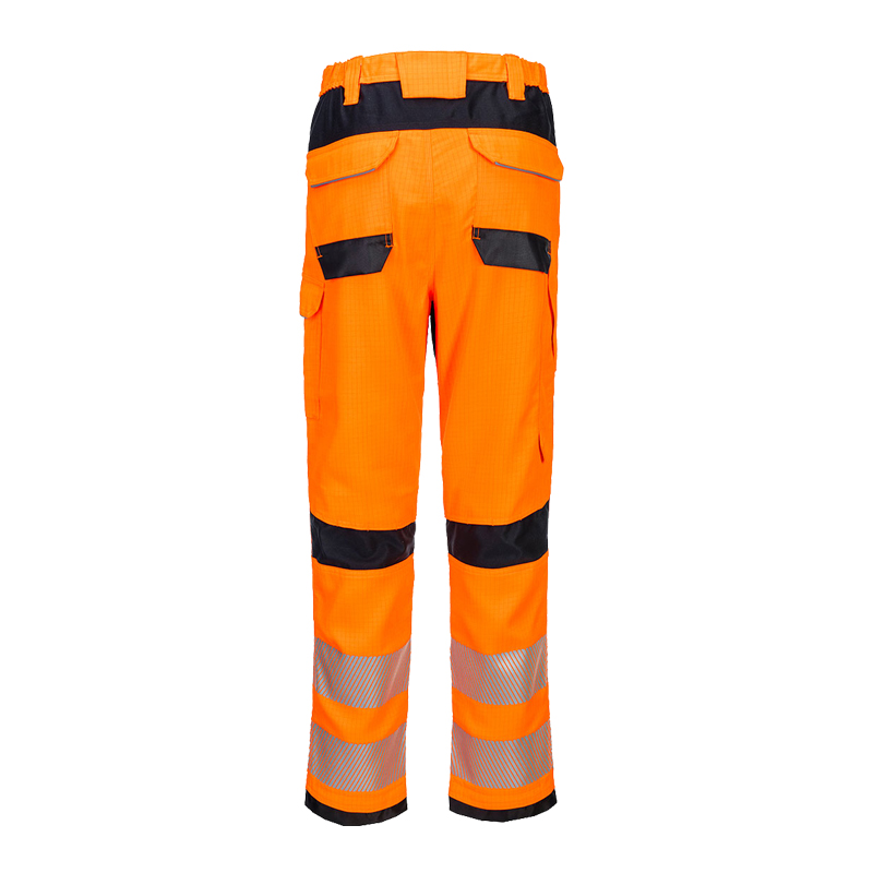 Rückansicht einer PortWest Warnschutzhose in Orange mit dunklen Kontrastbereichen, Gesäßtaschen und reflektierenden Streifen an den Beinen