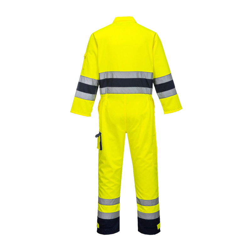 Rückansicht eines PortWest Warnschutz-Overalls in leuchtendem Gelb mit dunklen Kontrasteinsätzen und umlaufenden Reflexstreifen an Armen, Taille und Beinen